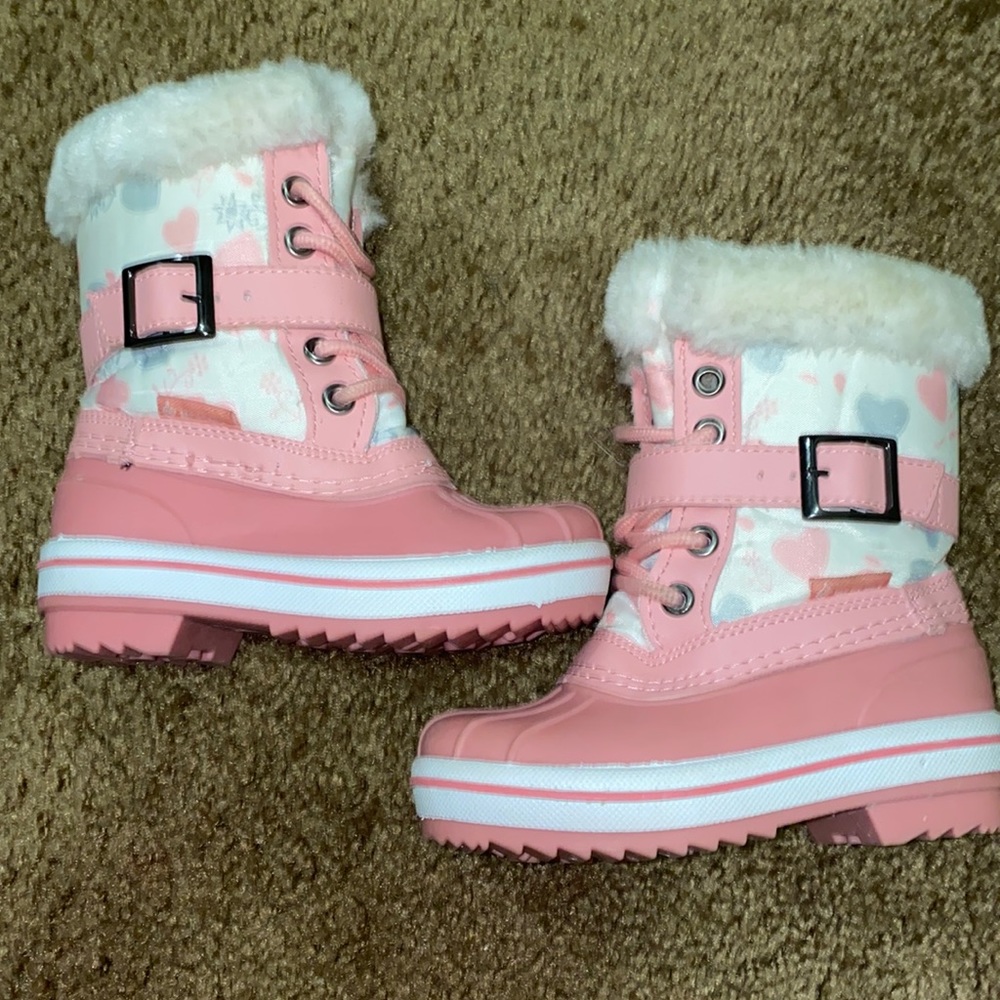 Size 9 infant snow boots